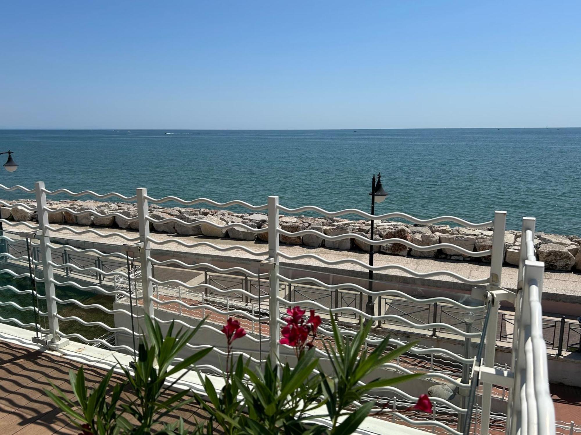 Ca Dell'Angelo - Caorle Aparthotel Ngoại thất bức ảnh